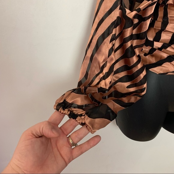 Hutch Jude Cold Shoulder Top Brown Zebra Size Medium - Picture 4 of 11